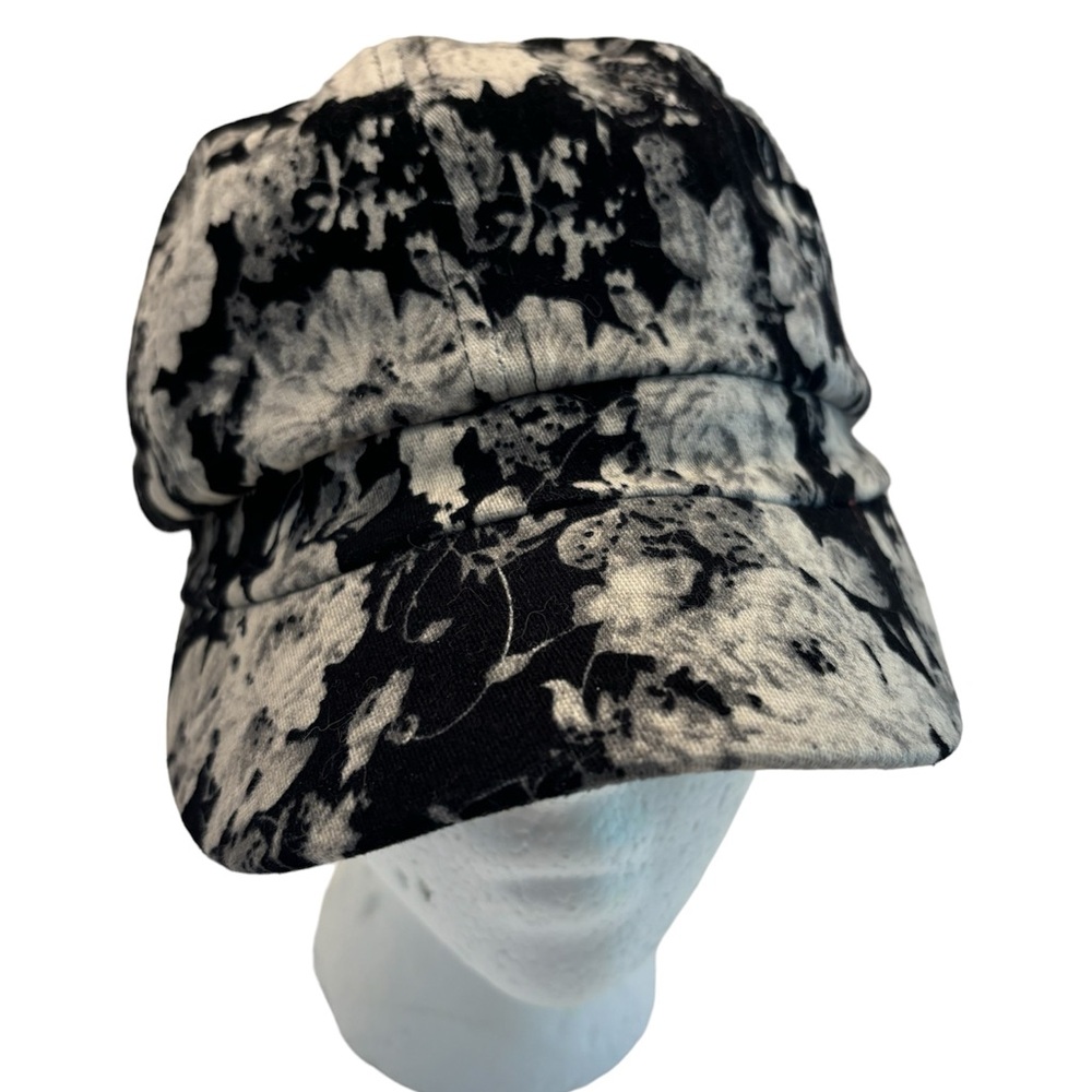 NWT Apt.9 black/white floral newsboy cap. OS